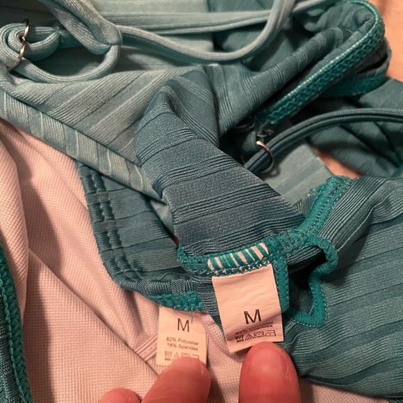 Two tone bikini - Picture 4 of 4